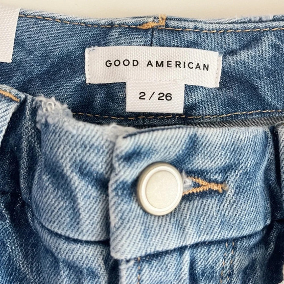Good American Good Icon Short in Indigo073 - Picture 13 of 16
